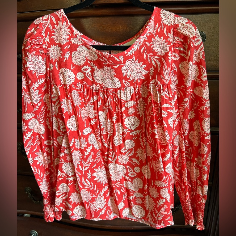 Cute orange top- long sleeve